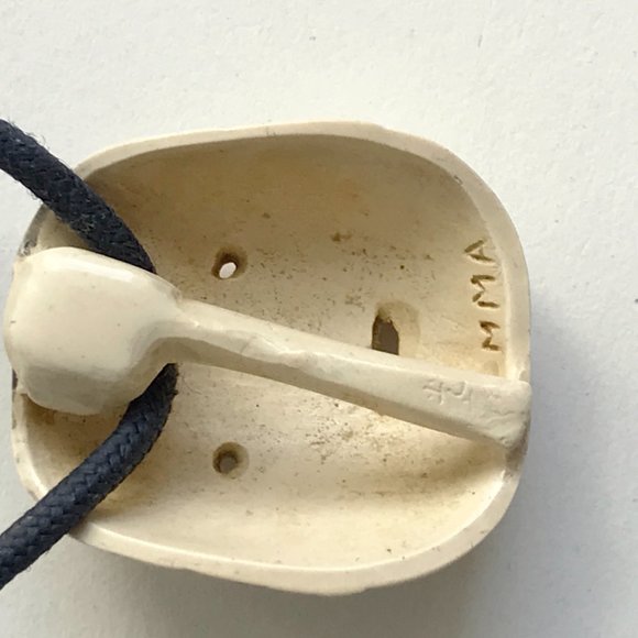 MMA Metropolitan Museum of Art Japanese Face Mask Netsuke Style Pendant on Cord - Picture 7 of 7